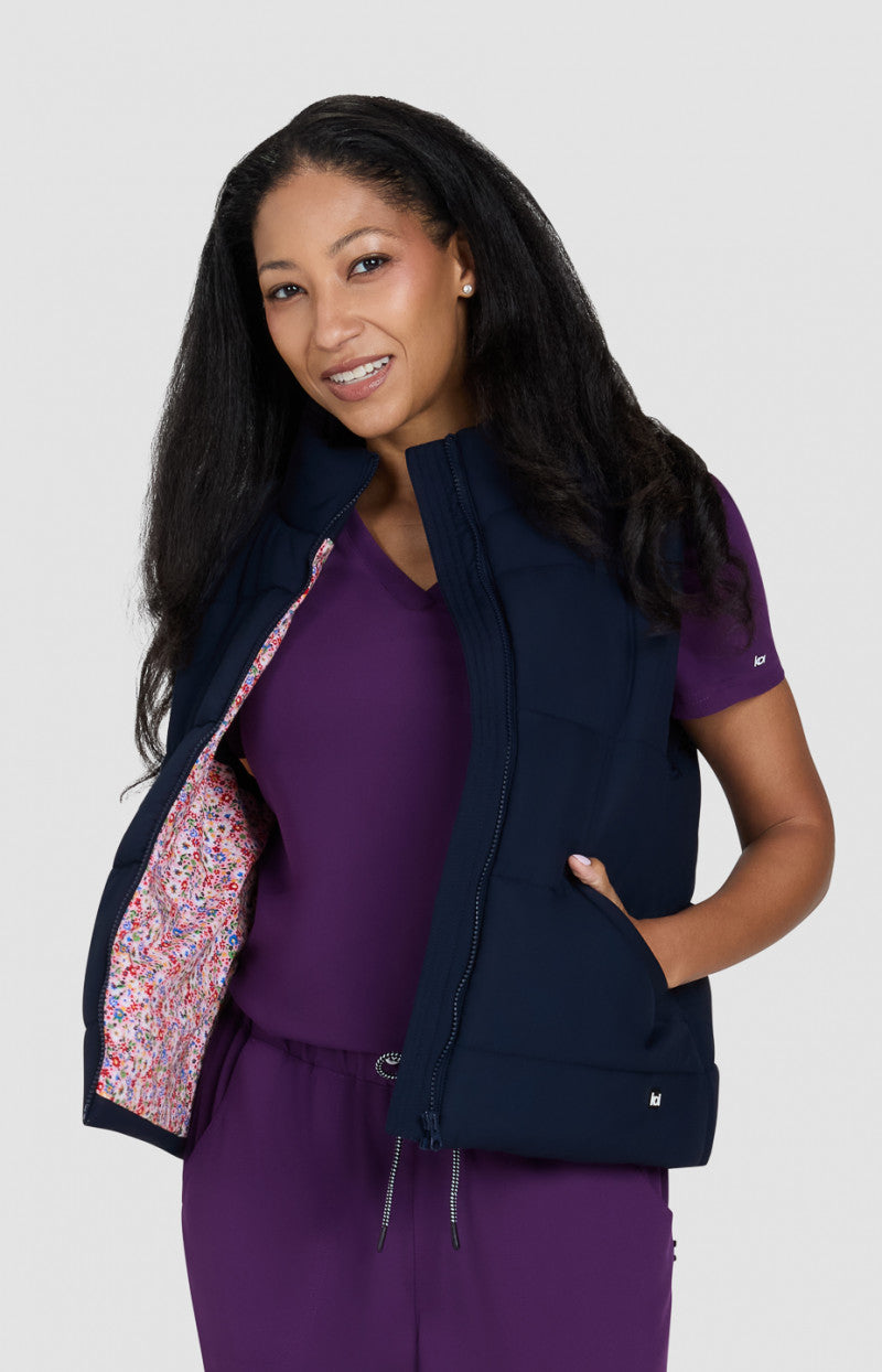 Chaleco Clínico Mujer 475-12 Navy Nula Koi Scrubs Essentials