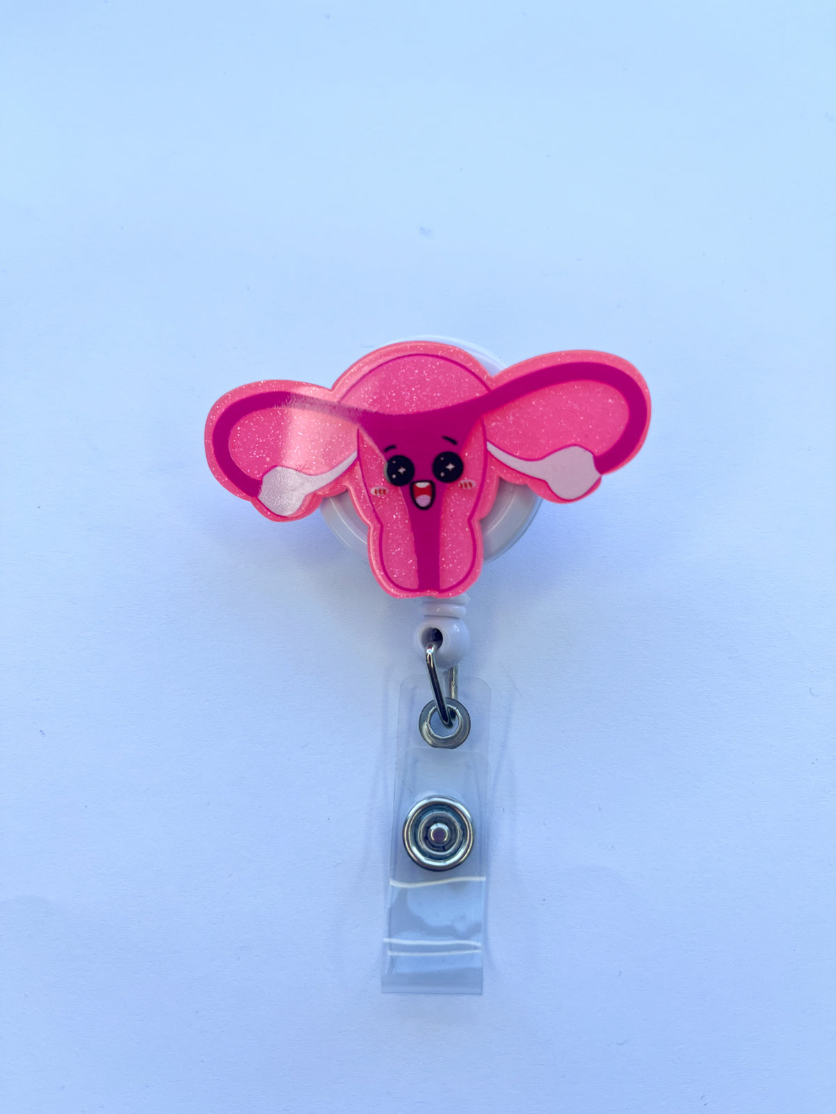 Portacredencial rosado acrílico Útero Fluor - Uniformes Clínicos Sami