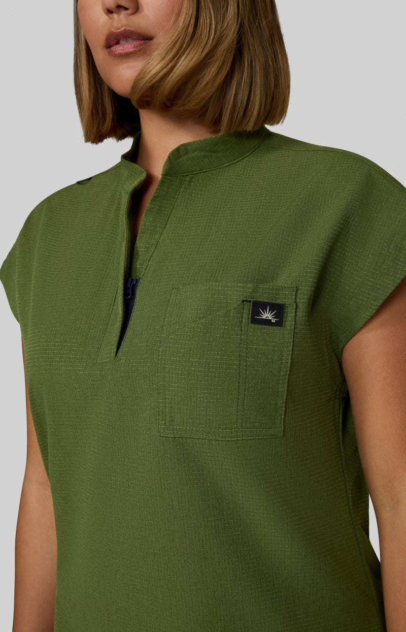 COLOR:Martini Olive