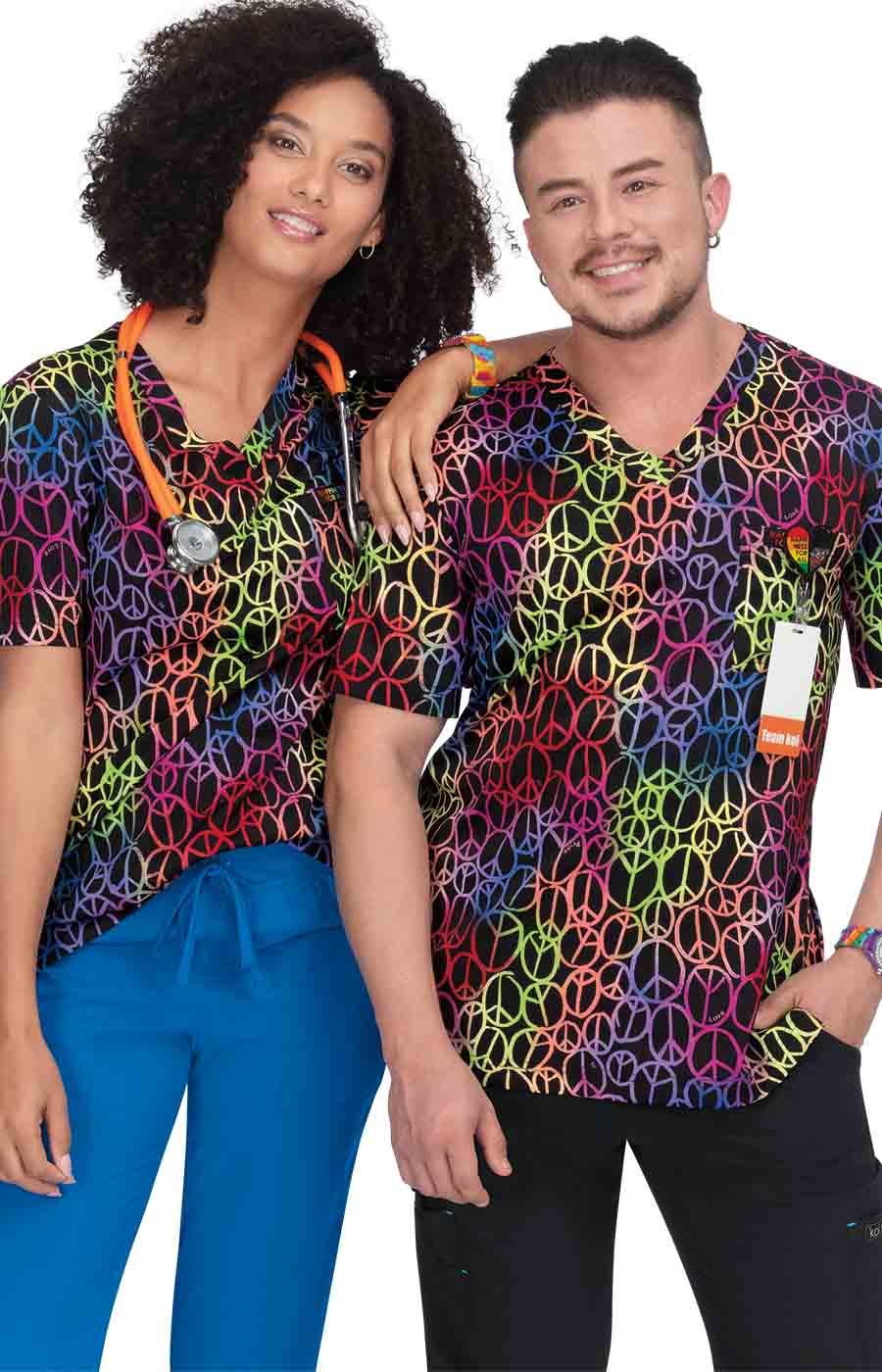 Polera Clínica Mujer 1067PR Koi Basics Casey Top estampado Pride Peace and Happiness