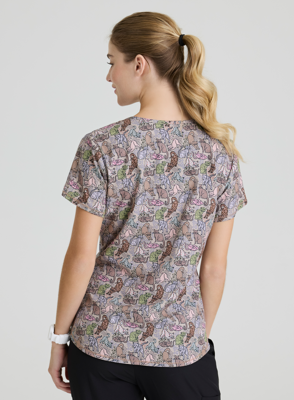 Polera Clínica Mujer estampada SKT021 KINDS OF LEOPARD AKOL SKECHERS