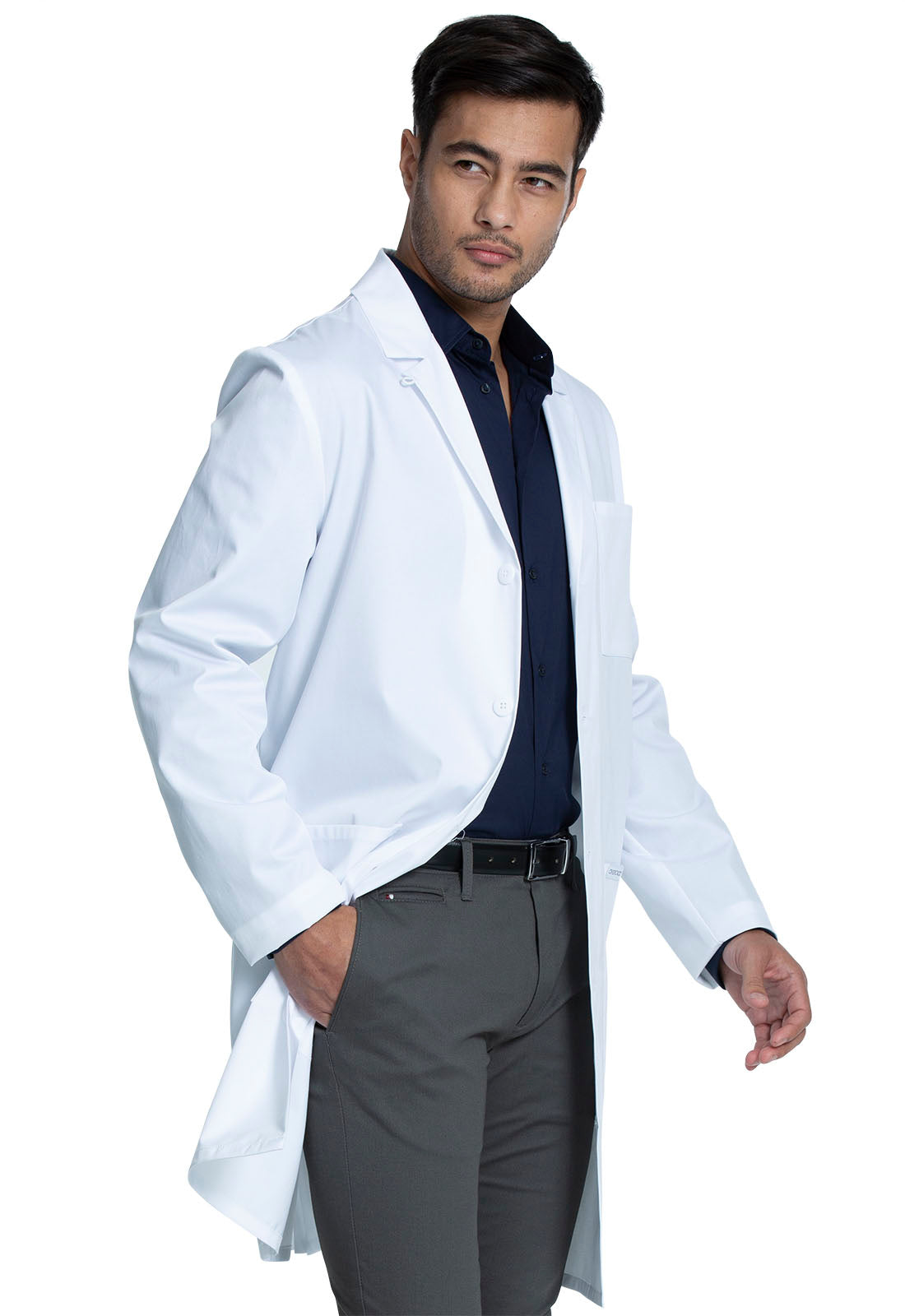 Bata clínica hombre Cherokee Blanca CK412 - Uniformes Clínicos Sami