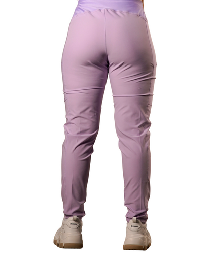 Pantalón clínico mujer lila Valere Flex 5022, vista trasera - Uniformes Clínicos Sami