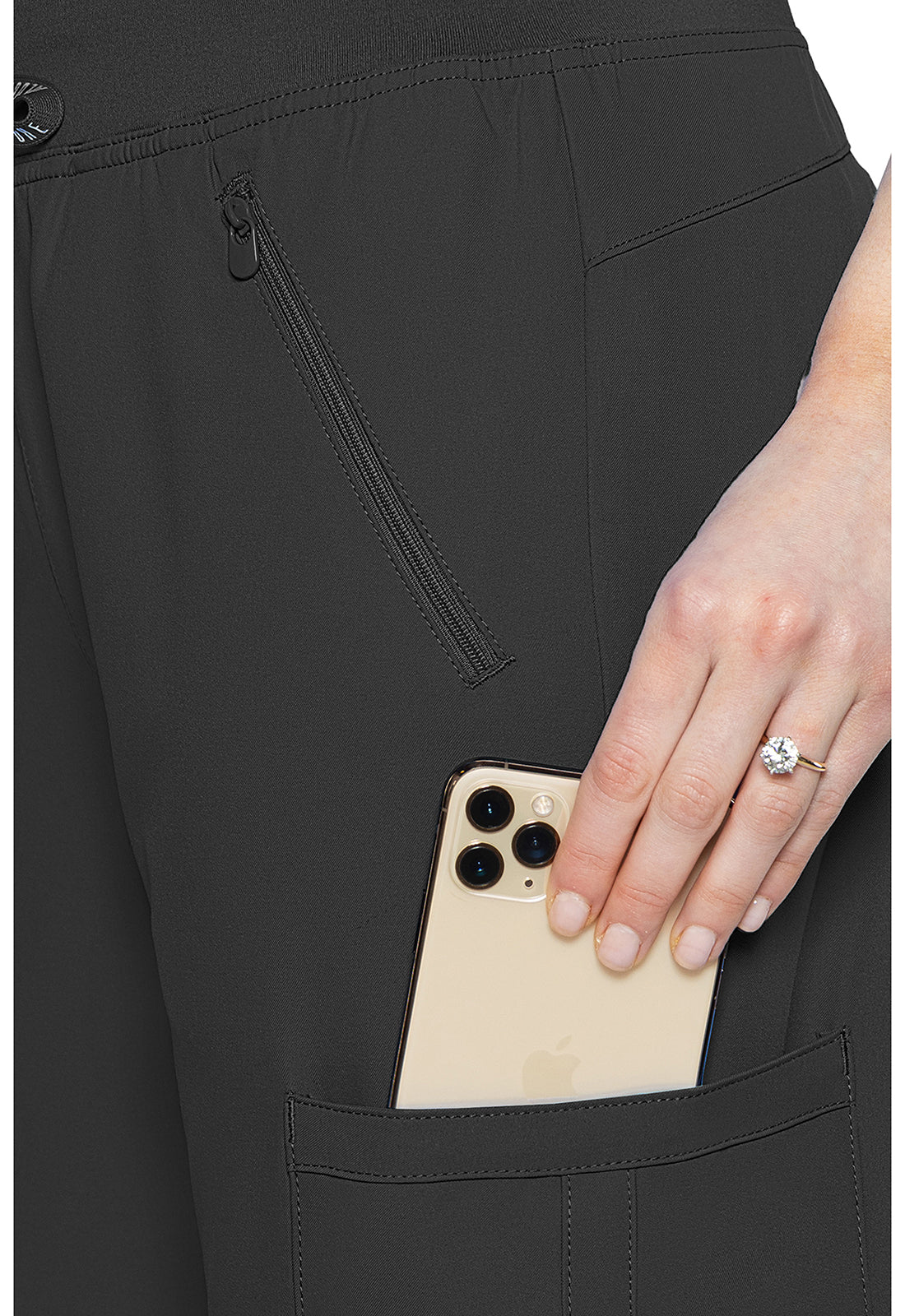 Pantalón clínico mujer Med Couture Insight MC2702, detalle 2 - Uniformes Clínicos Sami