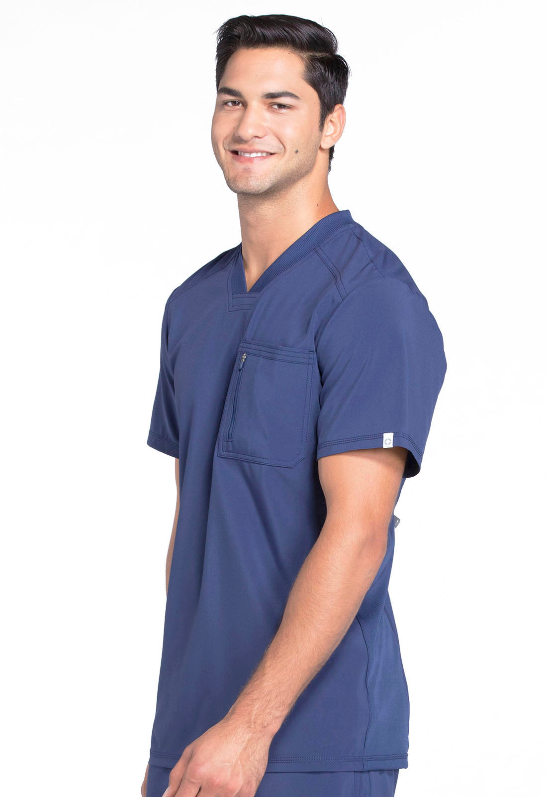 Polera clínica hombre azul marino Cherokee Infinity NYPS Legacy, detalle 2 - Uniformes Clínicos Sami