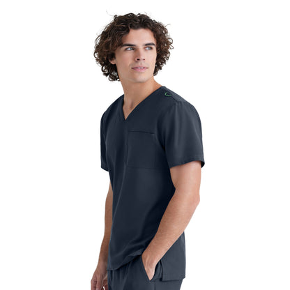 Polera clínica hombre Grey's Anatomy Evolve GSST179, detalle 2 - Uniformes Clínicos Sami