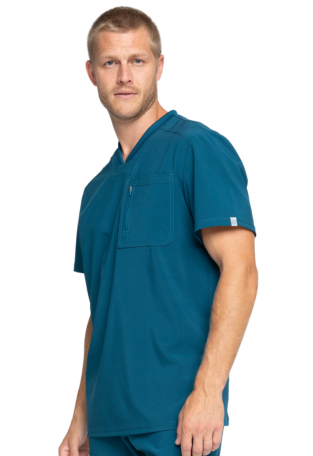 Polera clínica hombre petróleo Cherokee Infinity CK910a Caribean CAPS, detalle 2 - Uniformes Clínicos Sami