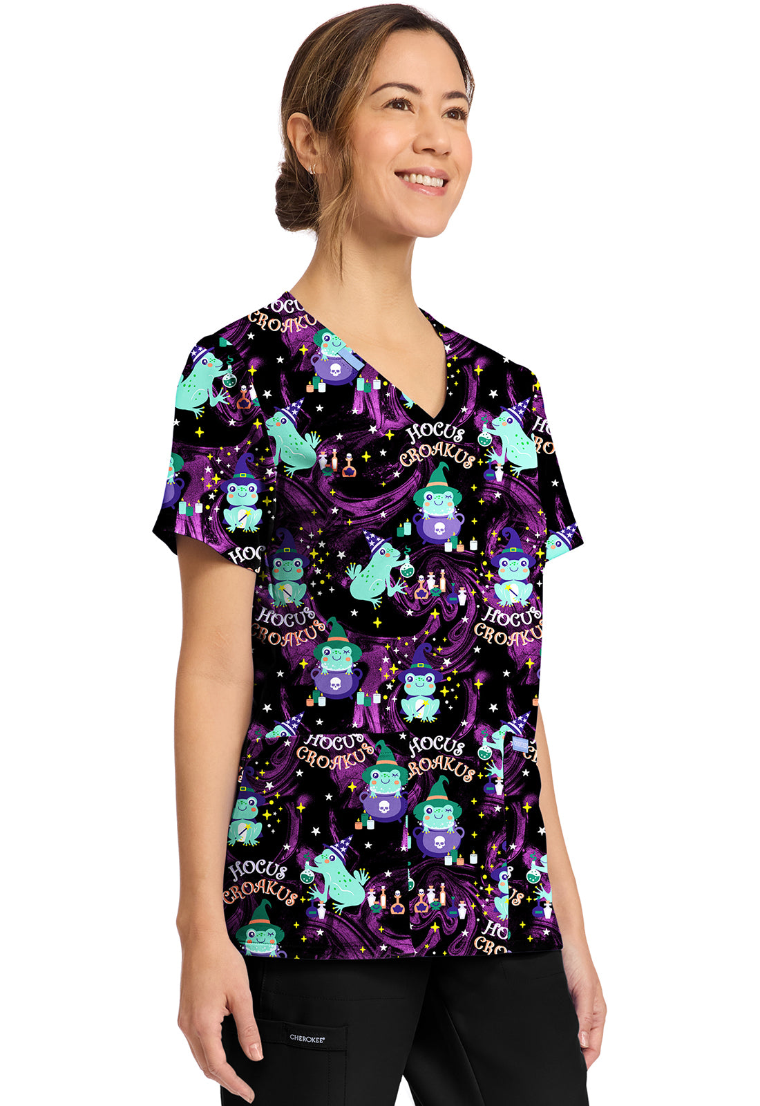 Polera clínica mujer Cherokee Estampada Ck856 HCCK, vista trasera - Uniformes Clínicos Sami