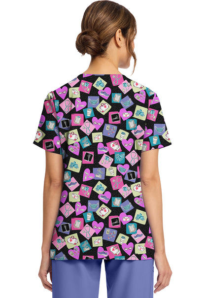 Polera clínica mujer Cherokee Estampada HTHB CK856, vista trasera - Uniformes Clínicos Sami