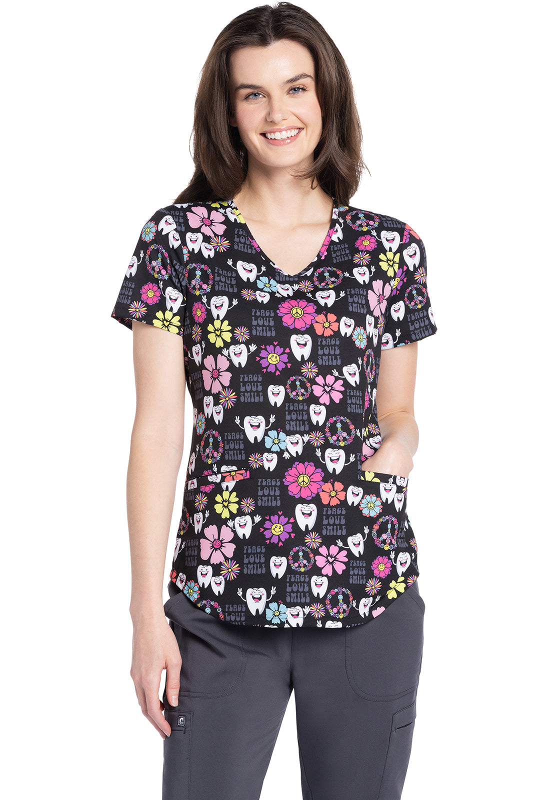 Polera clínica mujer Cherokee Estampada PLSM CK637 - Uniformes Clínicos Sami