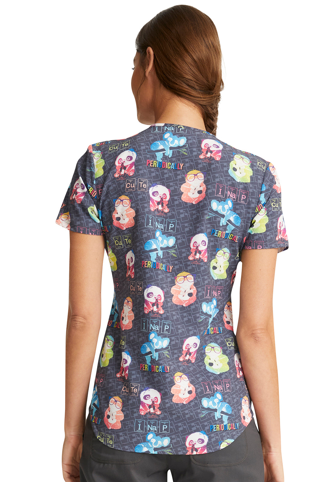 Polera clínica mujer Cherokee Estampada SIFR CK637, vista trasera - Uniformes Clínicos Sami