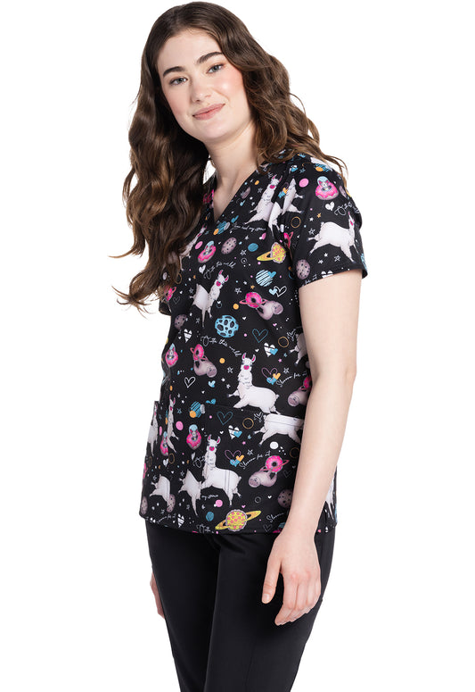 Polera clínica mujer Cherokee Estampada SPSC CK671 - Uniformes Clínicos Sami