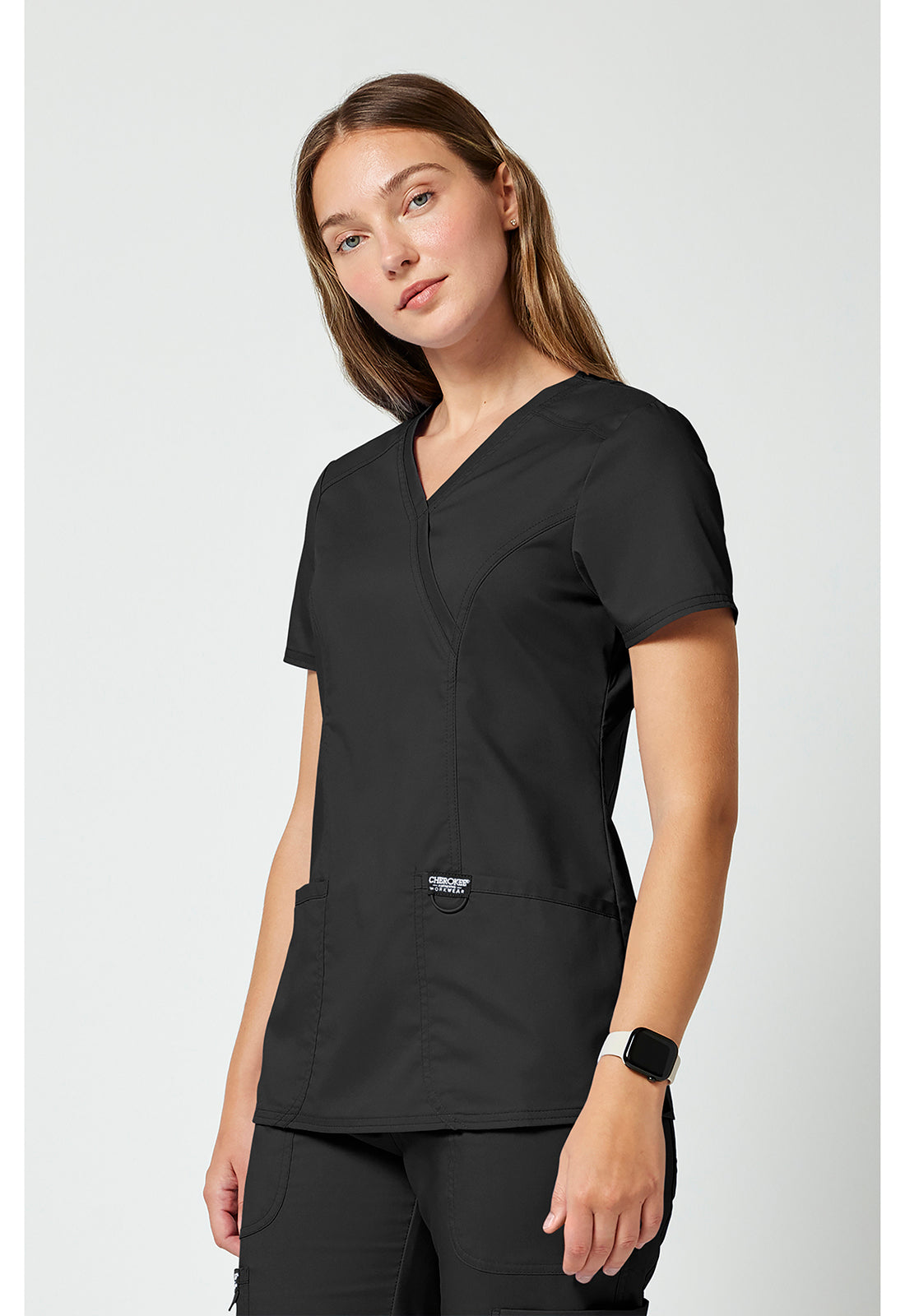 Polera clínica mujer Cherokee Revolution Workwear WW610, vista trasera - Uniformes Clínicos Sami