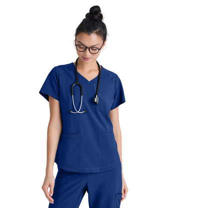 Polera clínica mujer Grey's Anatomy Evolve GSST180, detalle 21 - Uniformes Clínicos Sami