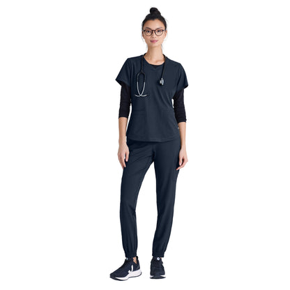 Polera clínica mujer Grey's Anatomy Evolve GSST180, detalle 4 - Uniformes Clínicos Sami