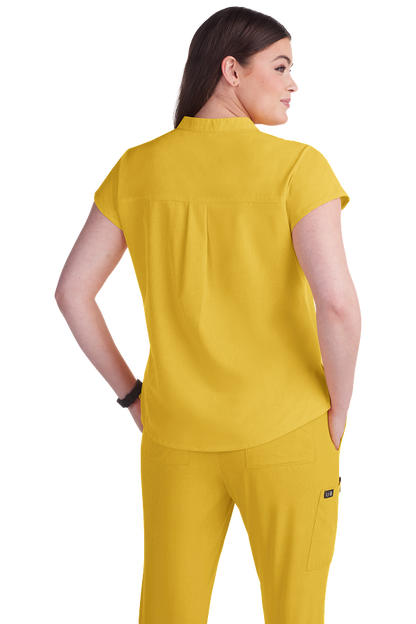 Polera clínica mujer Koi Basic Mango Ari 1093, vista trasera - Uniformes Clínicos Sami