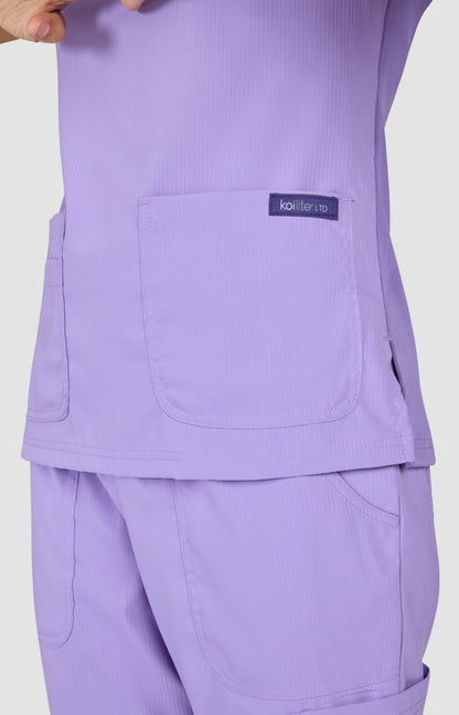 Polera clínica mujer Koi Lite French Lavander 1130L, detalle 2 - Uniformes Clínicos Sami