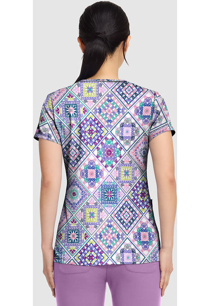 Polera clínica mujer Med Couture estampada CYDA MC8564, detalle 2 - Uniformes Clínicos Sami