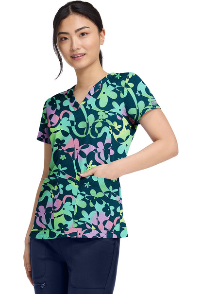 Polera clínica mujer Med Couture estampada DZDY MC8564, vista trasera - Uniformes Clínicos Sami