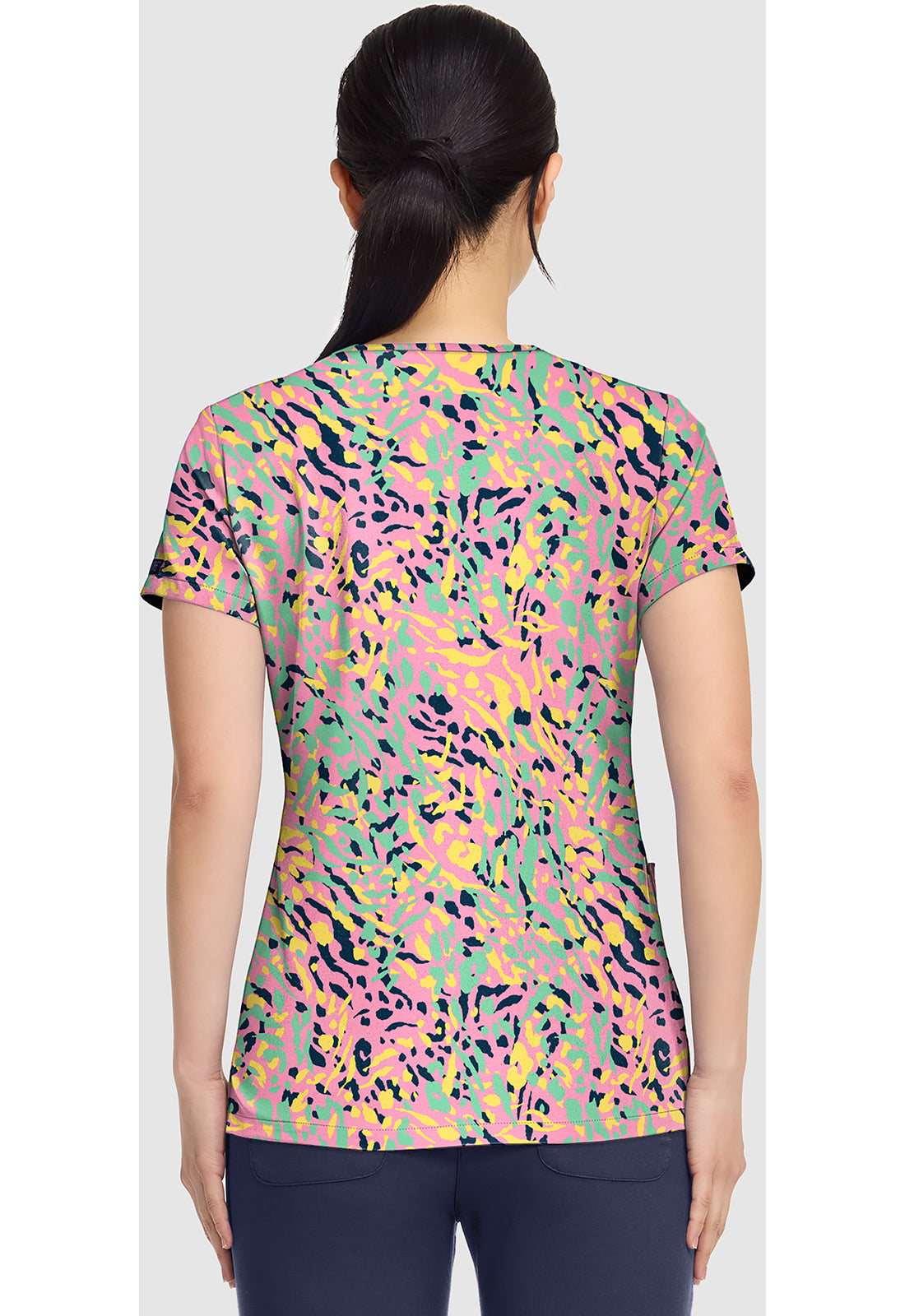 Polera clínica mujer Med Couture estampada TTFT MC8564, detalle 3 - Uniformes Clínicos Sami
