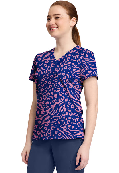 Polera clínica mujer Med Couture Estampada TTSN MC632, vista trasera - Uniformes Clínicos Sami