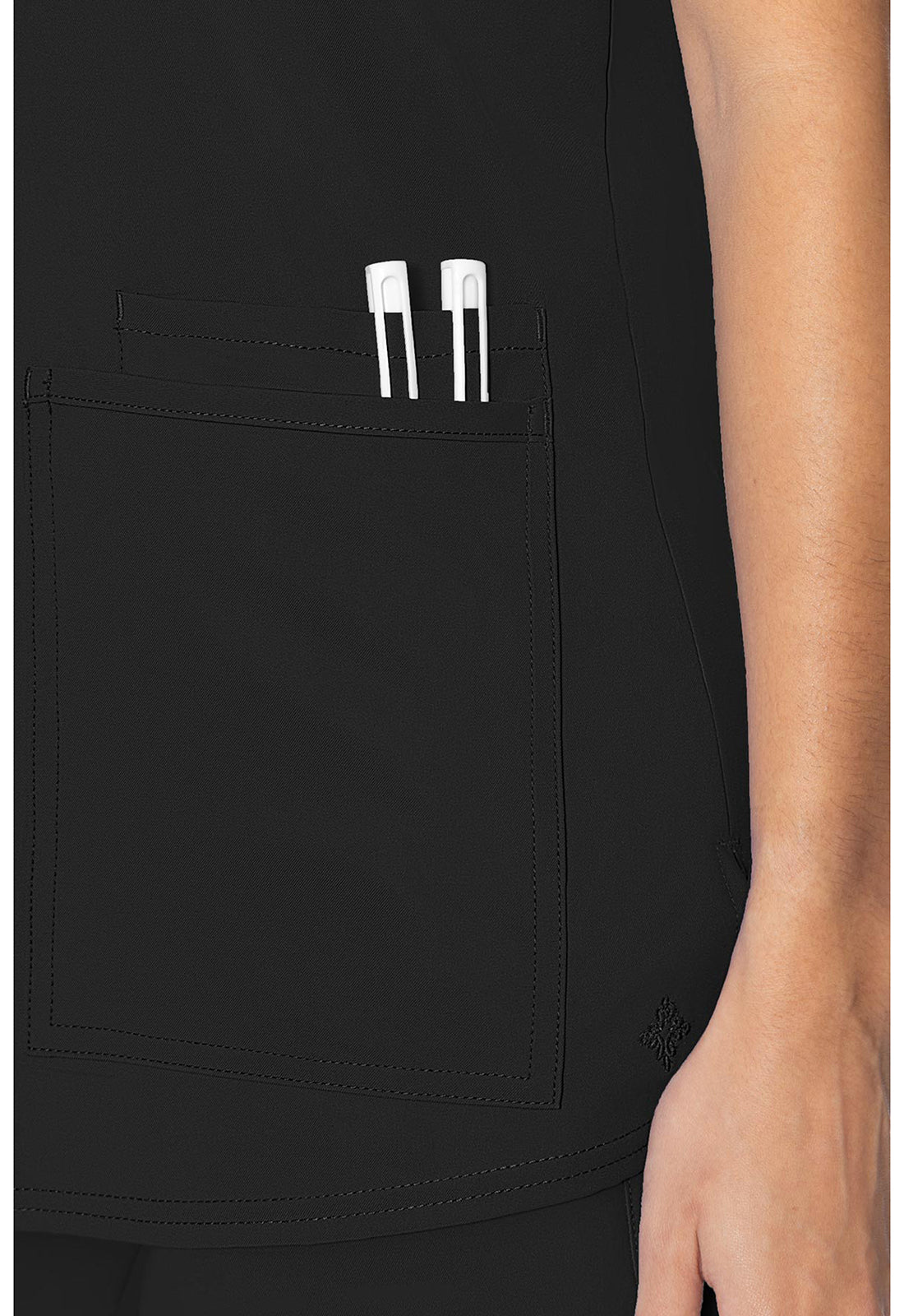 Polera clínica mujer Med Couture Insight MC2411, detalle 2 - Uniformes Clínicos Sami