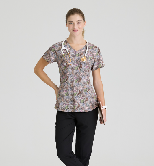 Polera clínica mujer Skechers by Barco estampada KINDS OF SKT021 - Uniformes Clínicos Sami