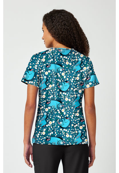 Polera clínica mujer Tooniforms estampada PHEF TF797, vista trasera - Uniformes Clínicos Sami