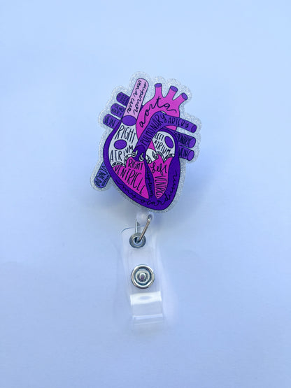 Portacredencial rosa acrílico Heart Name - Uniformes Clínicos Sami
